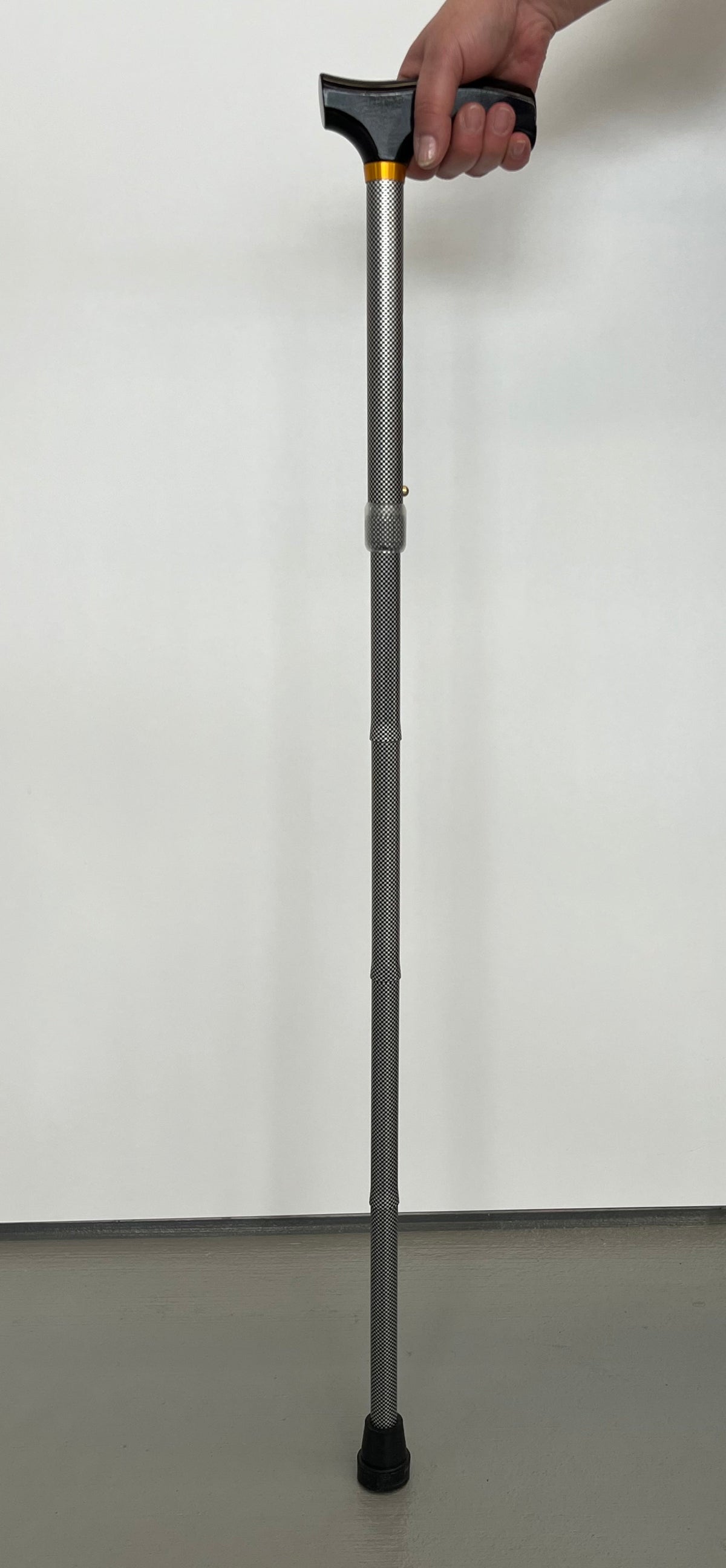 Folding pole with comfort grip